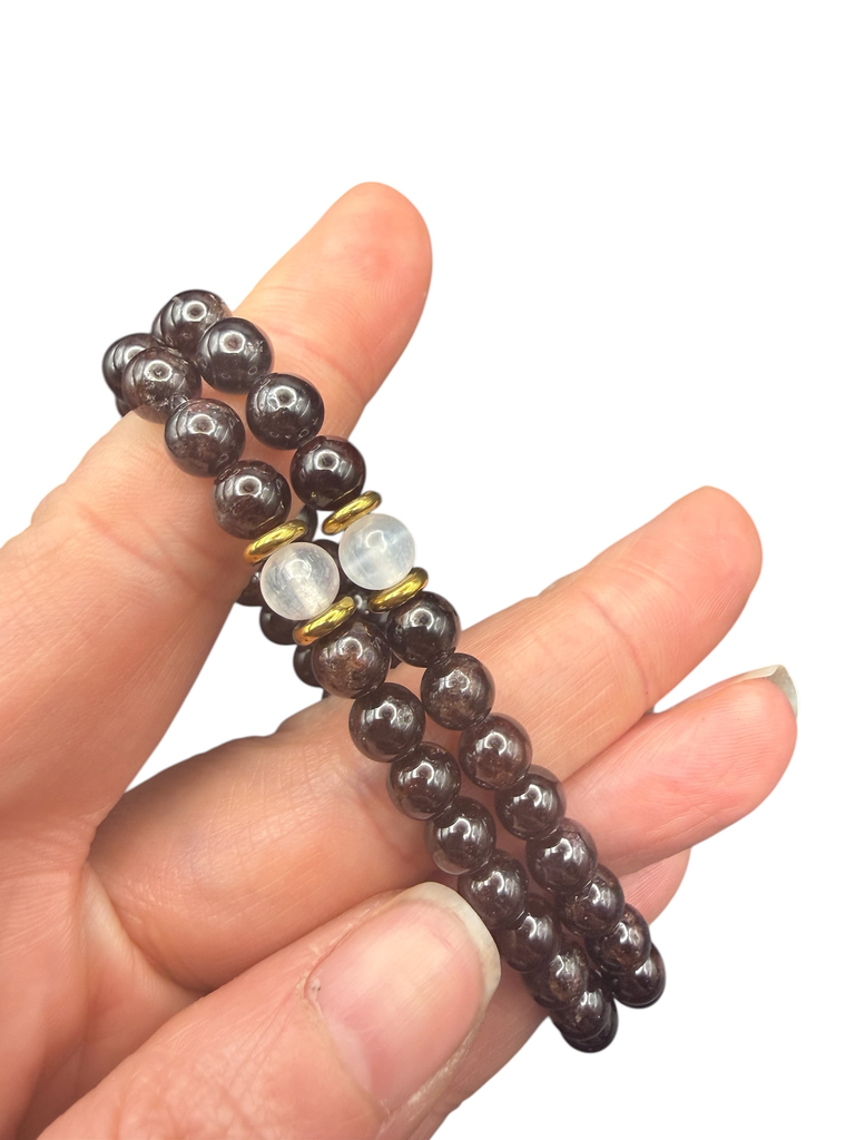 Selenit mit Granat Kugelarmband