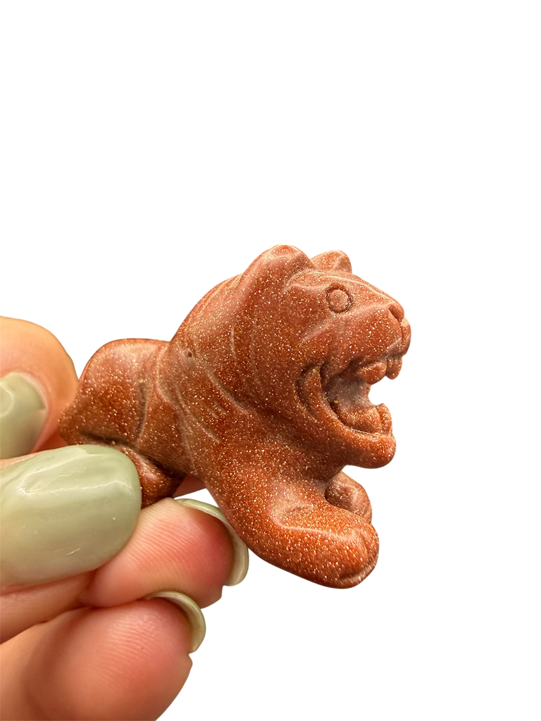 Goldfluss Löwe Carving