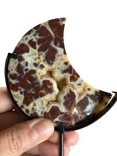 Brekzierter Jaspis mit Geode